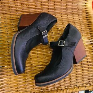 KORK-EASE BROWN LEATHER MARY JANES 10